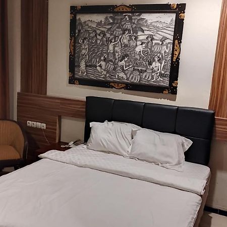 Mirabell Hotel & Convention Hall Malang Extérieur photo