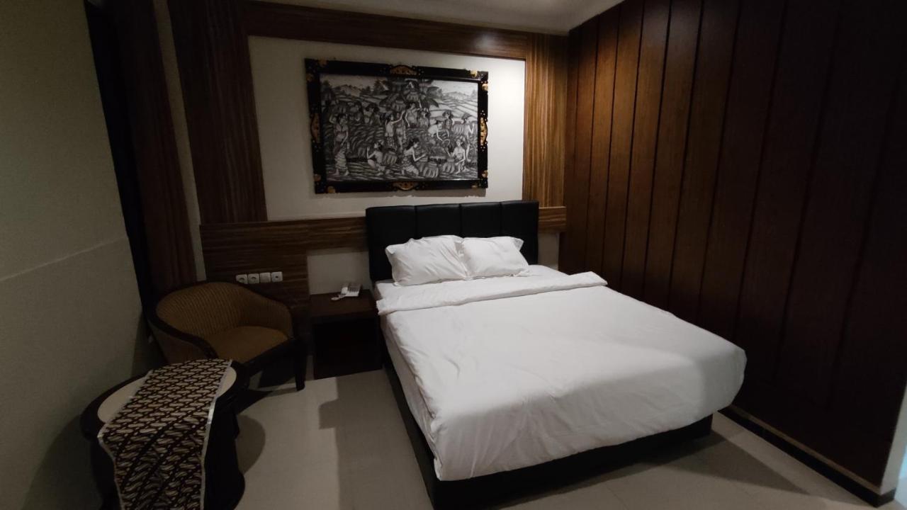 Mirabell Hotel & Convention Hall Malang Extérieur photo