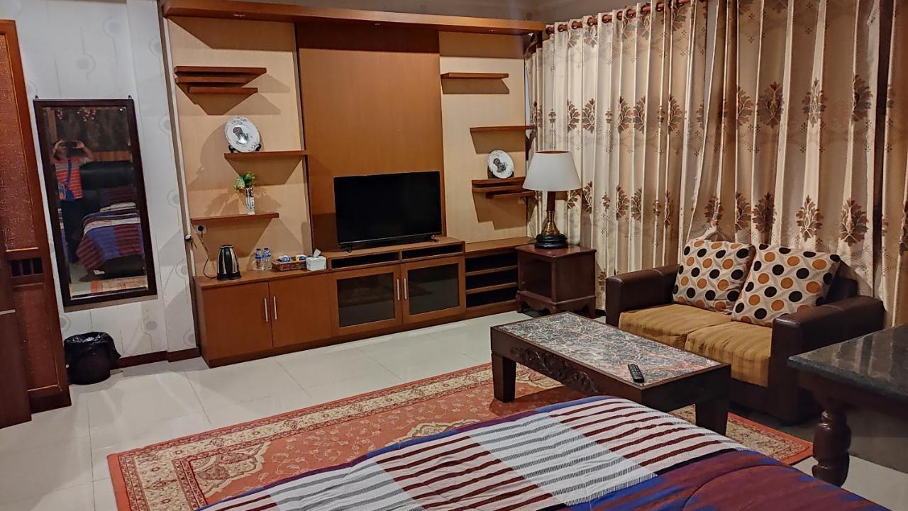 Mirabell Hotel & Convention Hall Malang Extérieur photo