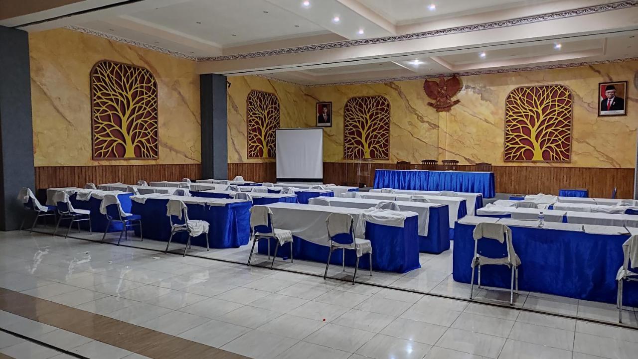 Mirabell Hotel & Convention Hall Malang Extérieur photo