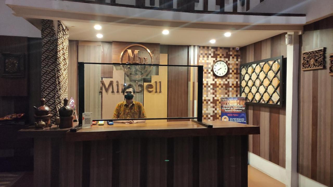 Mirabell Hotel & Convention Hall Malang Extérieur photo