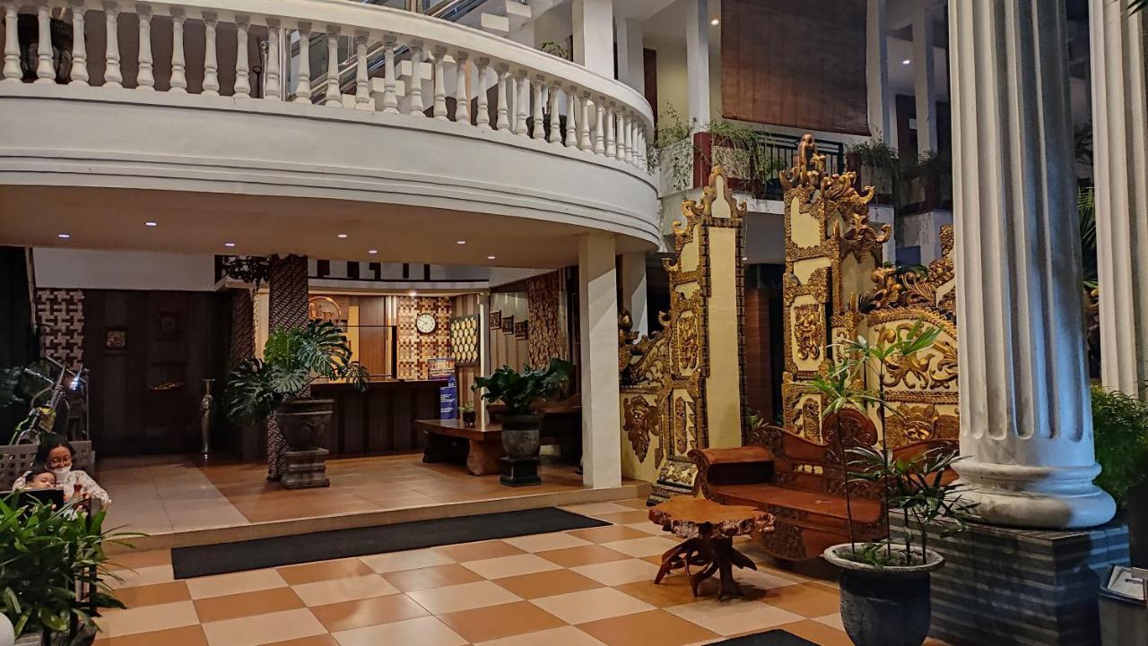 Mirabell Hotel & Convention Hall Malang Extérieur photo