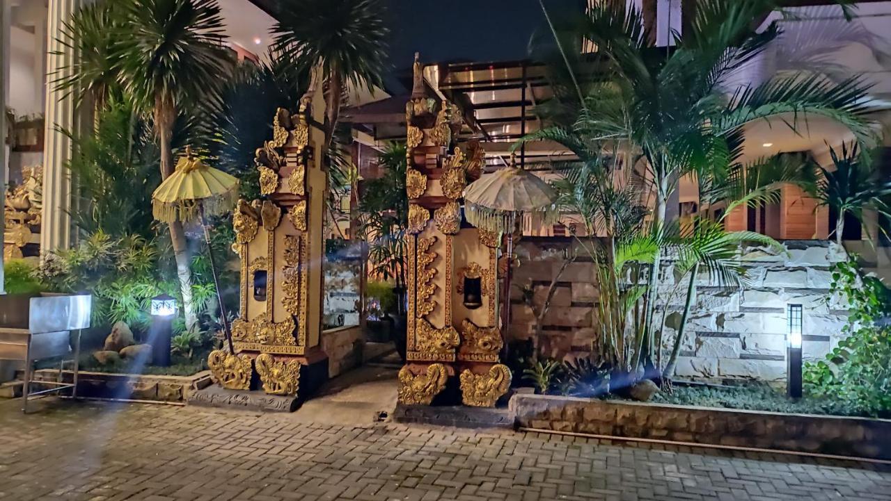 Mirabell Hotel & Convention Hall Malang Extérieur photo