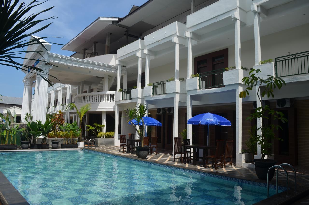 Mirabell Hotel & Convention Hall Malang Extérieur photo