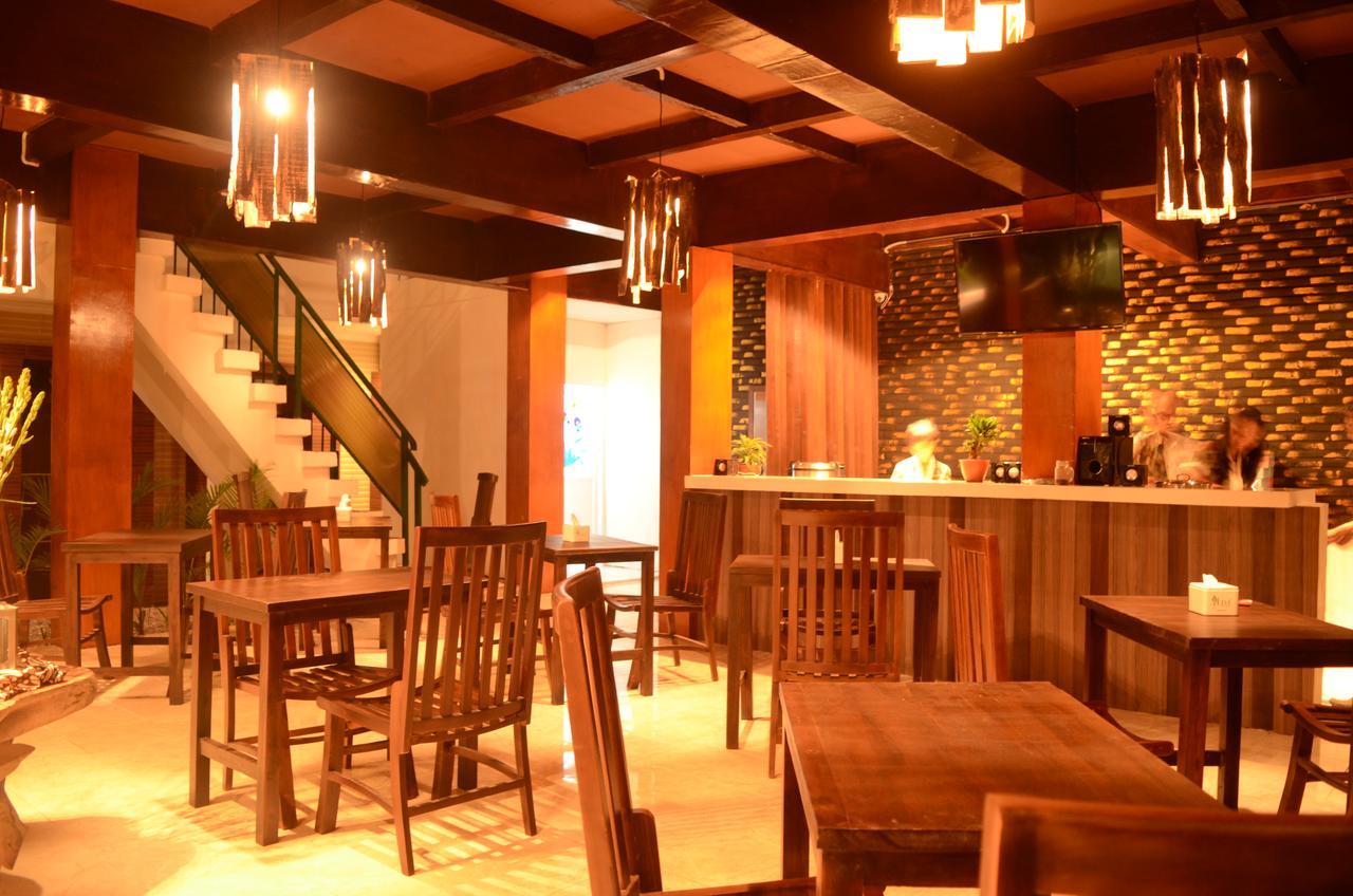 Mirabell Hotel & Convention Hall Malang Extérieur photo