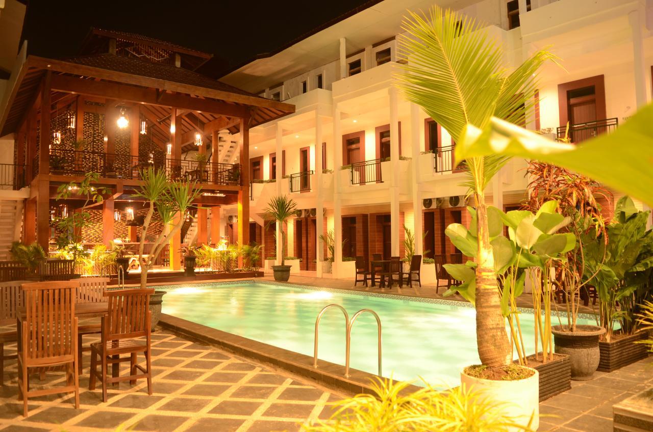 Mirabell Hotel & Convention Hall Malang Extérieur photo